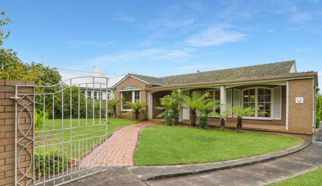 27 Gray Street, Hamilton VIC 3300