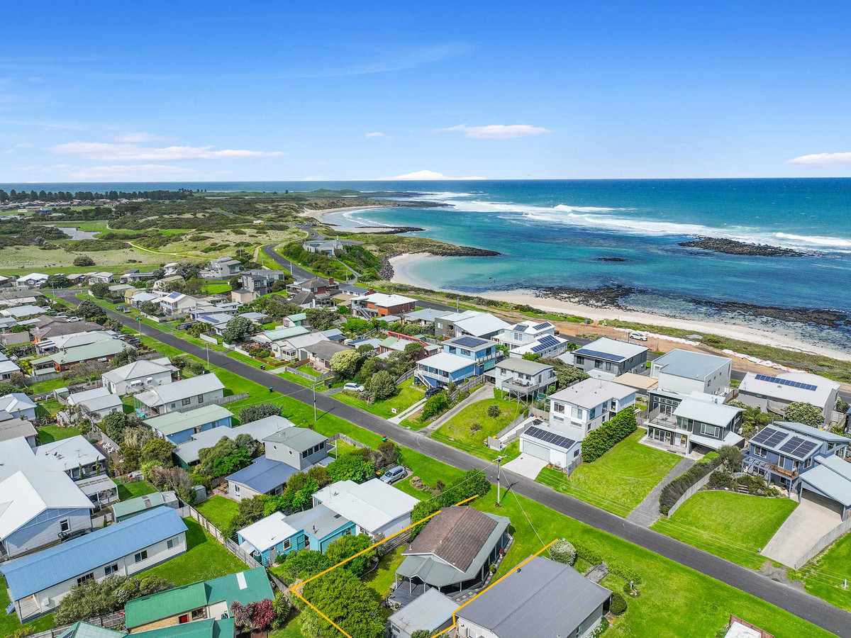 32 Reardon Street, Port Fairy VIC 3284