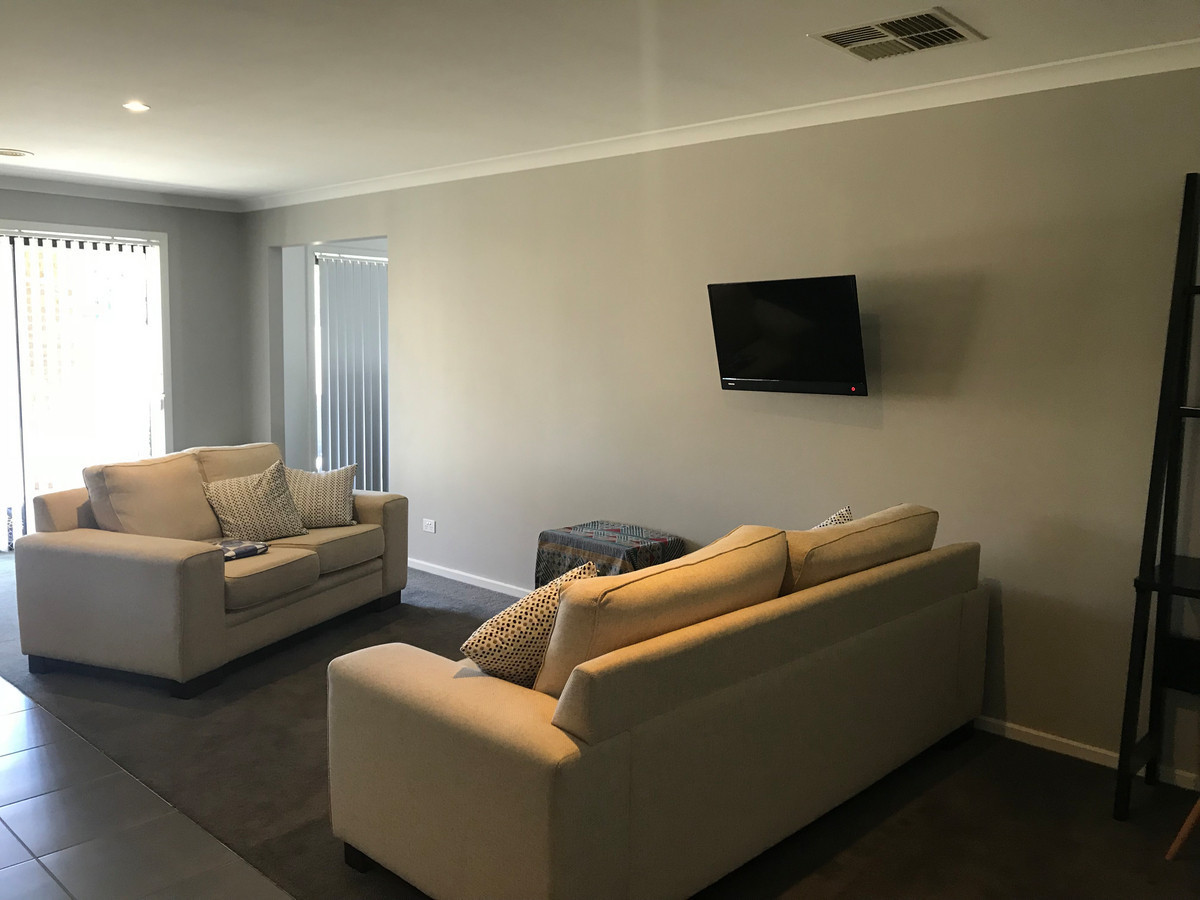 16 Normanby Place, Hamilton VIC 3300