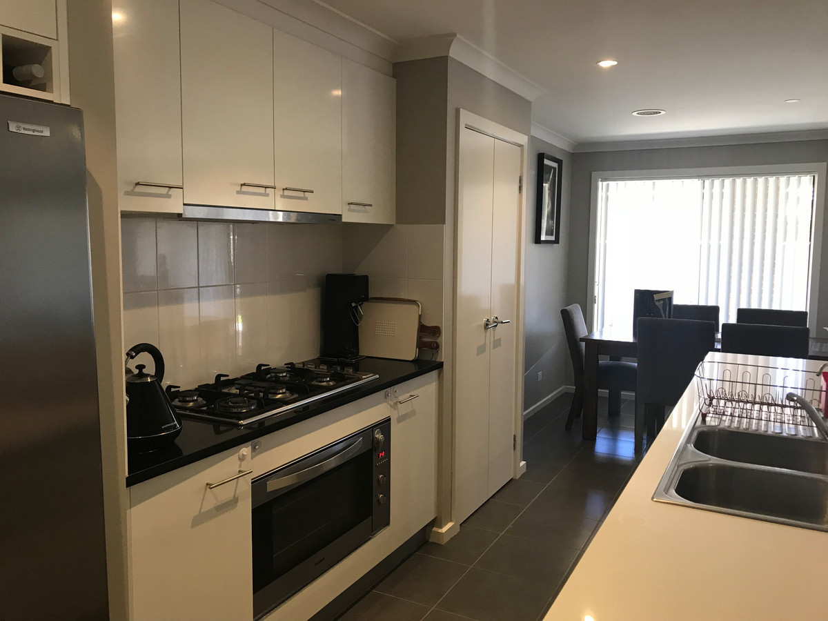 16 Normanby Place, Hamilton VIC 3300