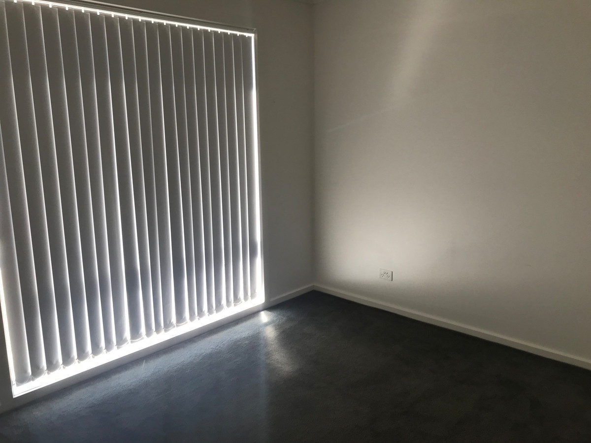 16 Normanby Place, Hamilton VIC 3300
