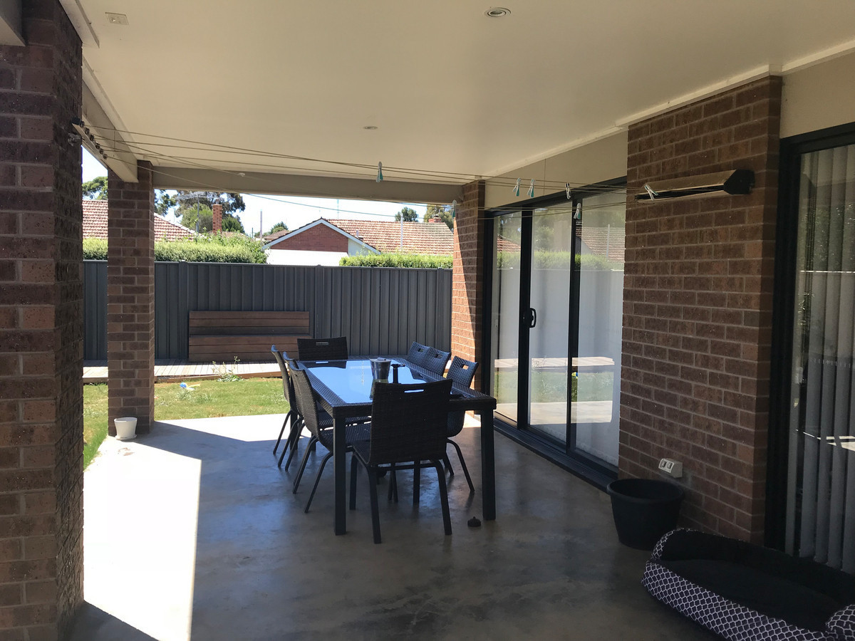 16 Normanby Place, Hamilton VIC 3300