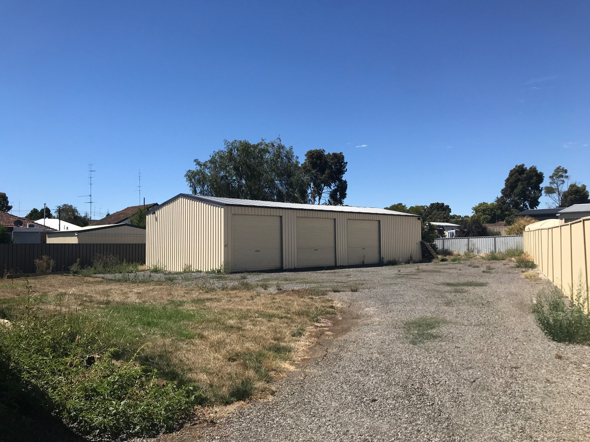 16 Normanby Place, Hamilton VIC 3300