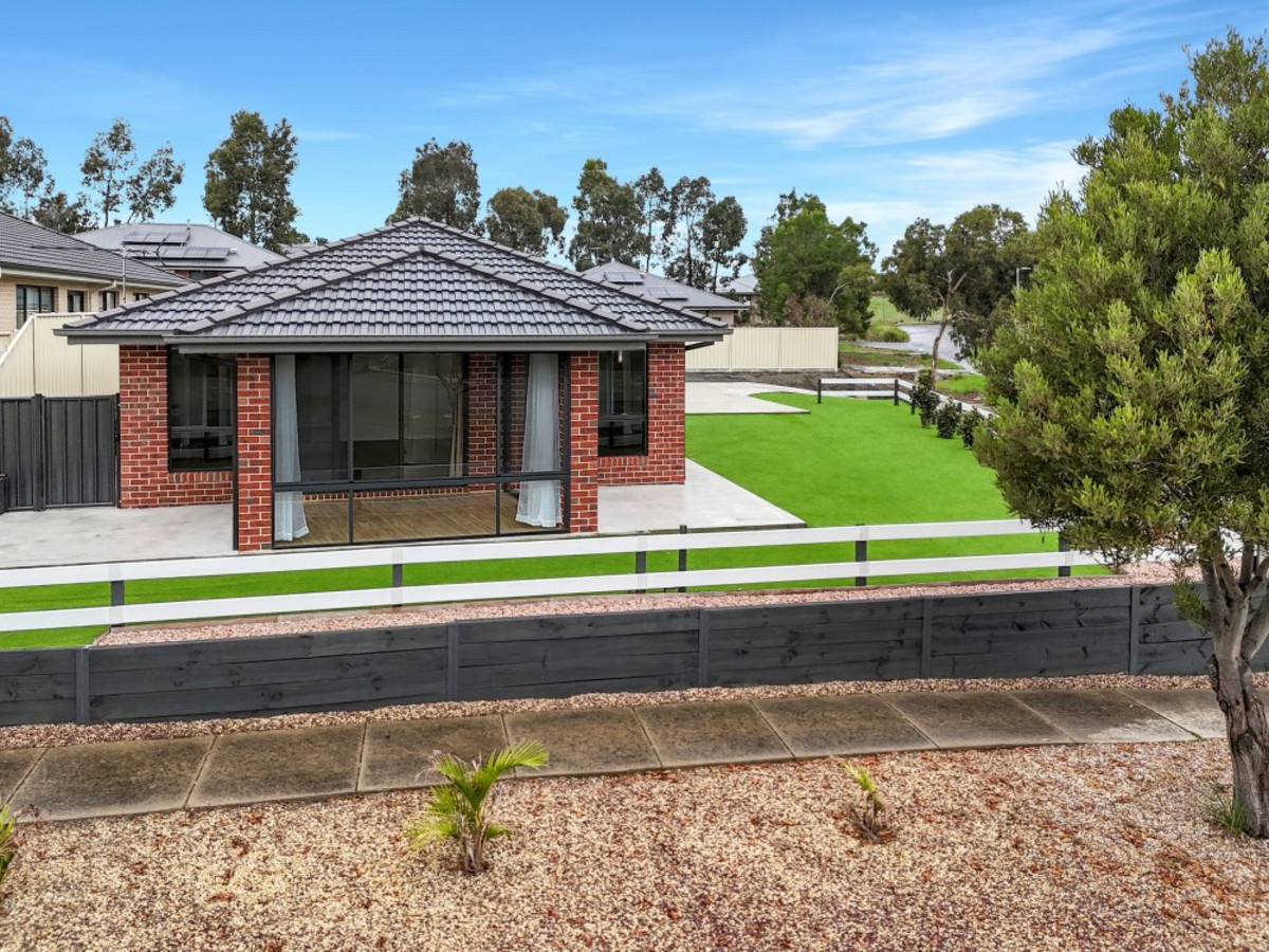 13 Handbury Boulevard, Hamilton VIC 3300