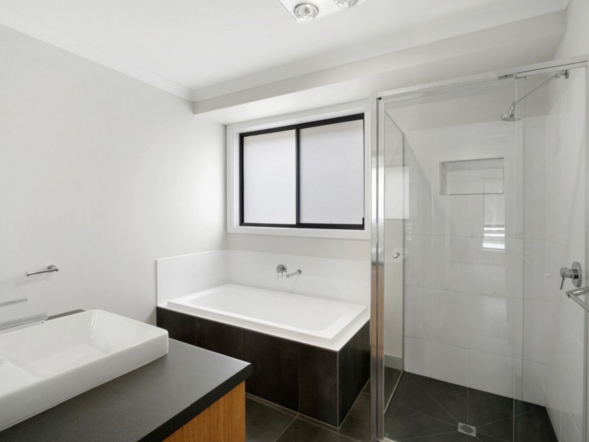 13 Handbury Boulevard, Hamilton VIC 3300