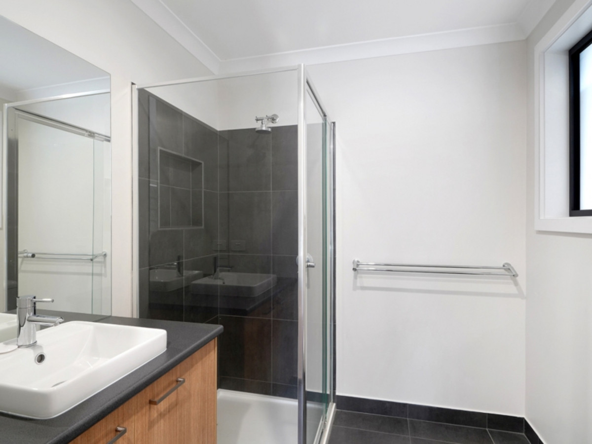 13 Handbury Boulevard, Hamilton VIC 3300
