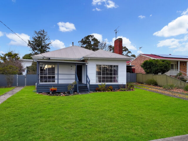 12 Scoresby Street, Hamilton VIC 3300