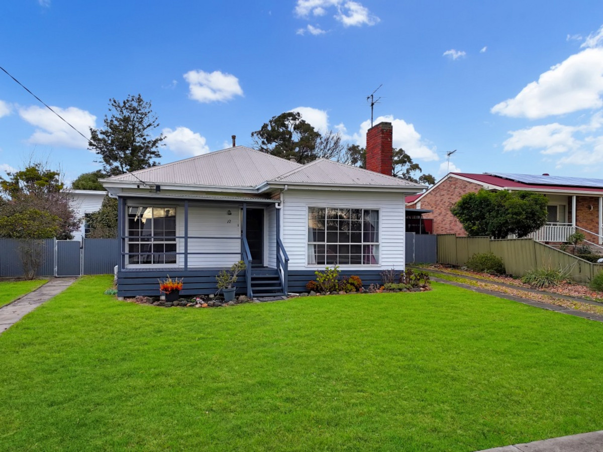 12 Scoresby Street, Hamilton VIC 3300