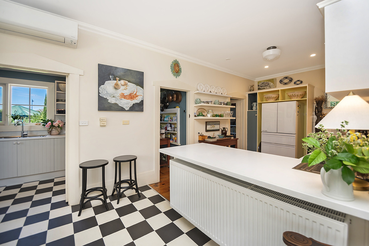 6 Dryden Street, Hamilton VIC 3300