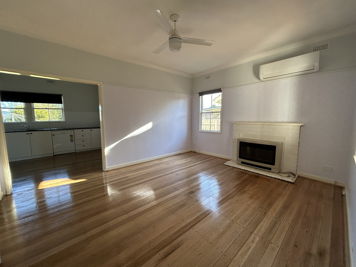 42 Kokoda Avenue, Hamilton VIC 3300