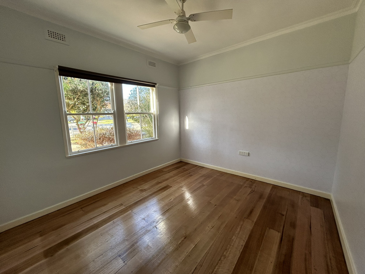 42 Kokoda Avenue, Hamilton VIC 3300
