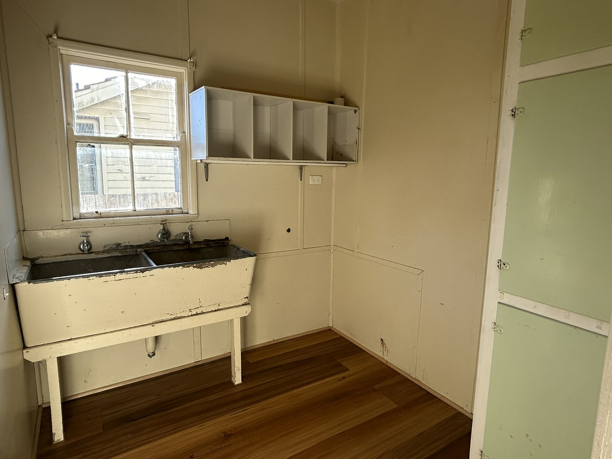 42 Kokoda Avenue, Hamilton VIC 3300