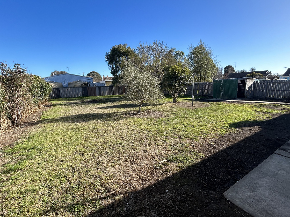 42 Kokoda Avenue, Hamilton VIC 3300