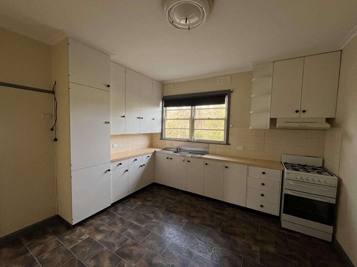 9 Kenna Avenue, Hamilton VIC 3300