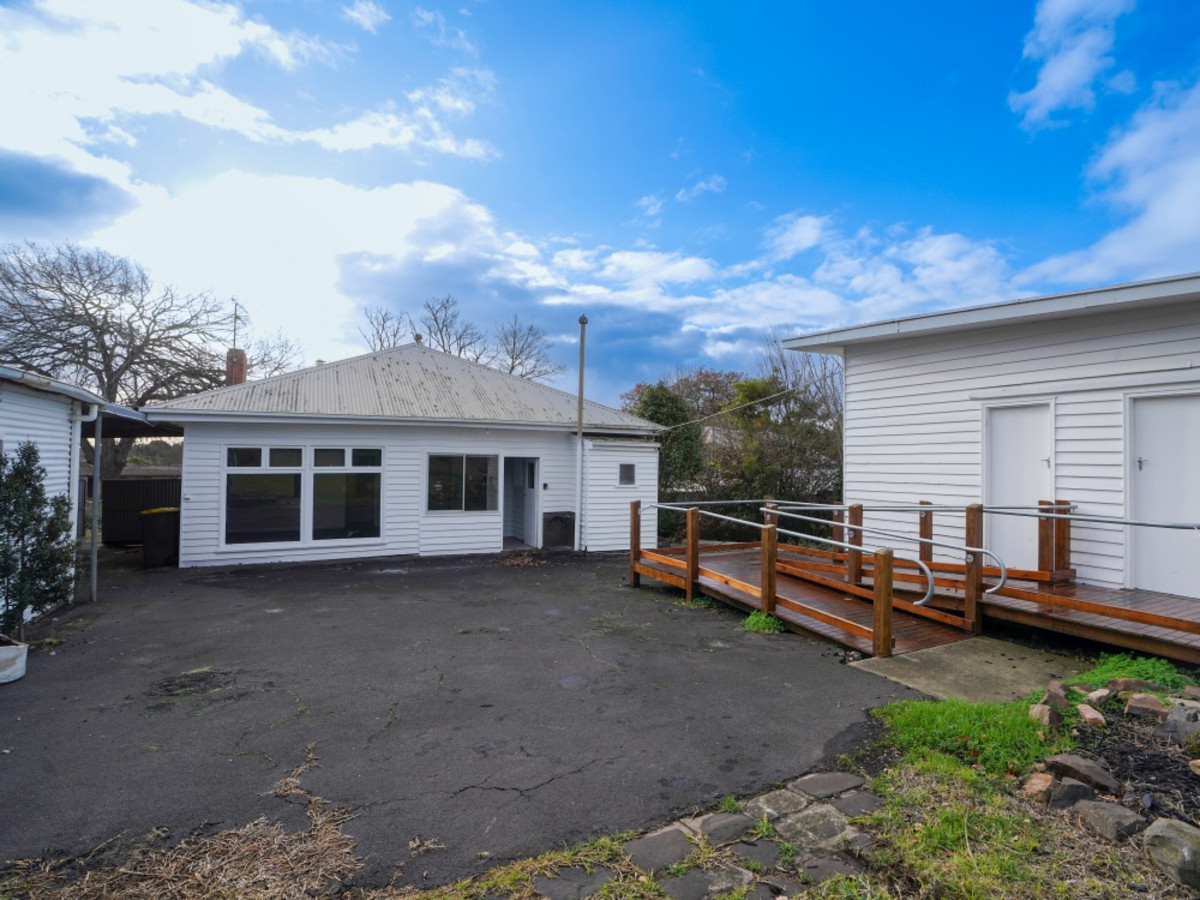 12 Scoresby Street, Hamilton VIC 3300