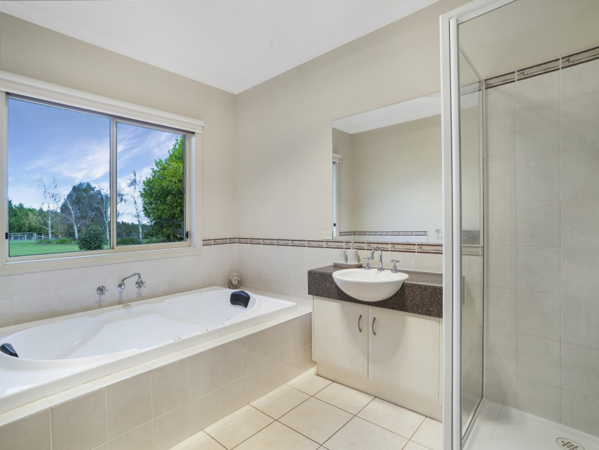 244 Beveridges Road, Hamilton VIC 3300