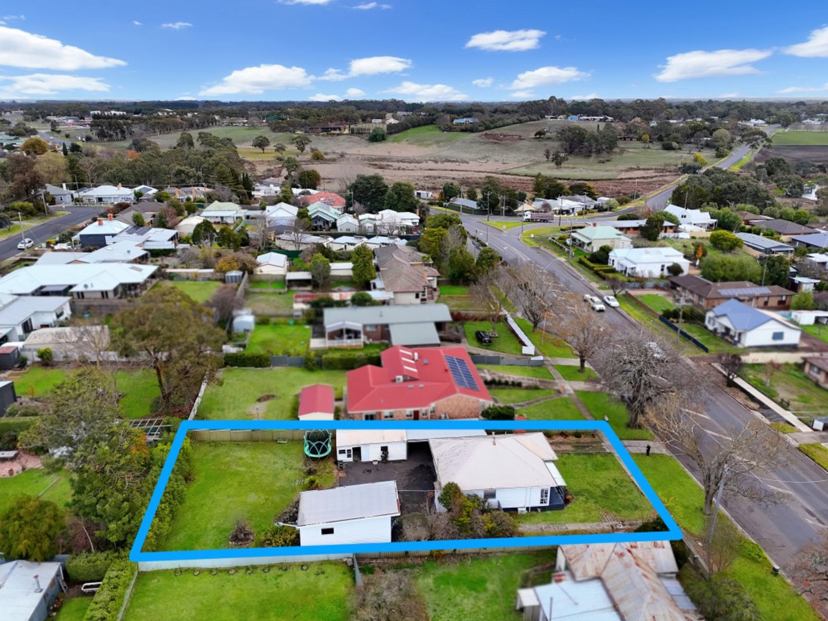 12 Scoresby Street, Hamilton VIC 3300