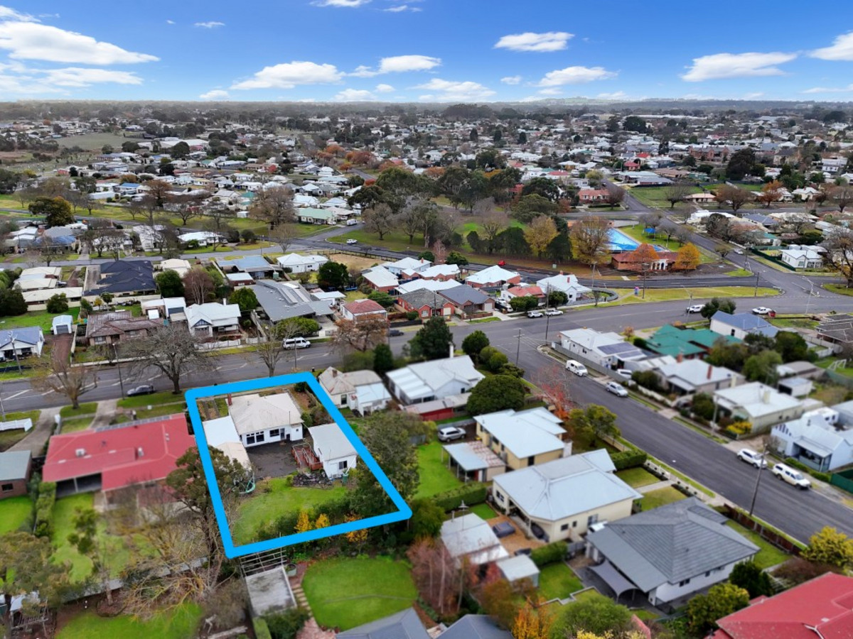 12 Scoresby Street, Hamilton VIC 3300