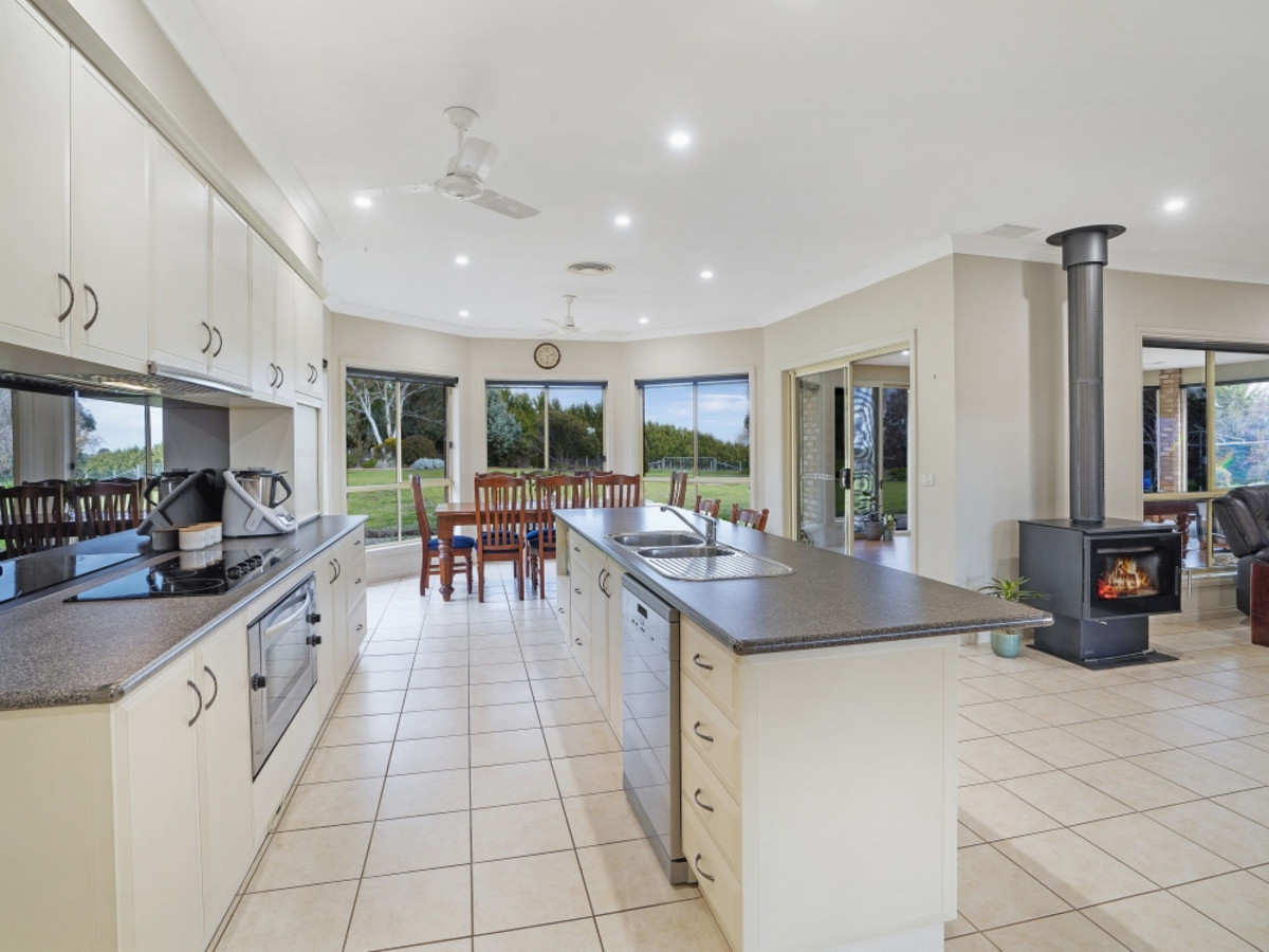 244 Beveridges Road, Hamilton VIC 3300