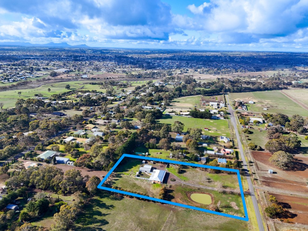 64 Pioneer Street, Hamilton VIC 3300