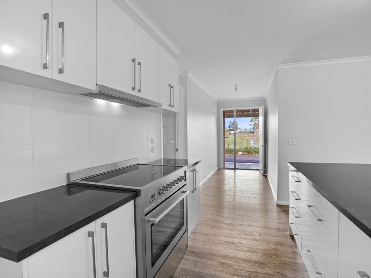 64 Pioneer Street, Hamilton VIC 3300